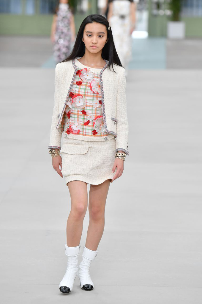 model-walks-the-runway-during-chanel-cruise-2020-collection-news-photo-1146696192-1556893897.jpg