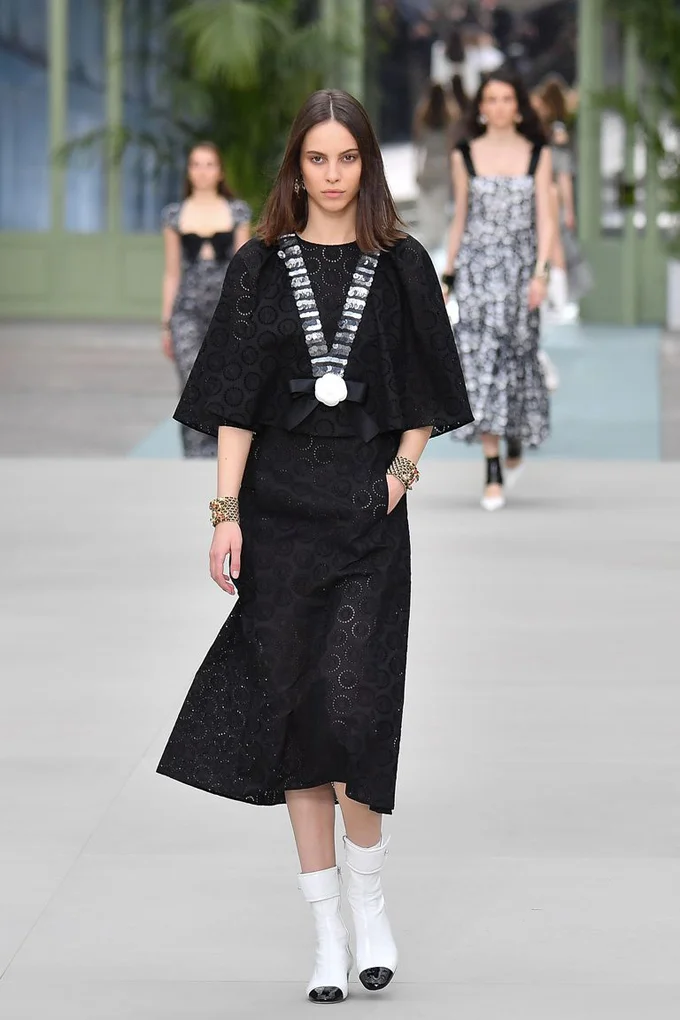 model-walks-the-runway-during-chanel-cruise-2020-collection-news-photo-1146696276-1556892938.jpg