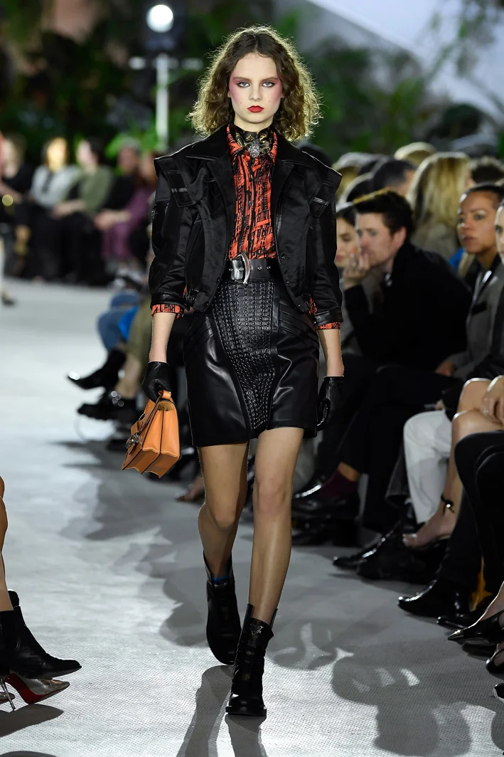 louis-vuitton-cruise-2020-fashion-show-006.jpg