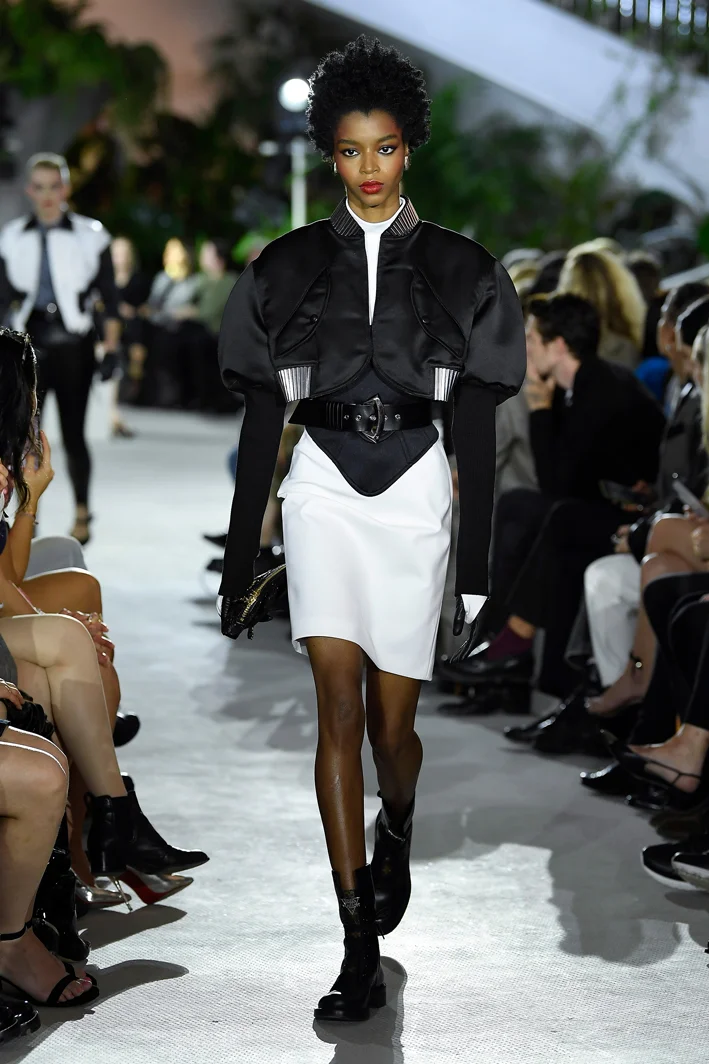 louis-vuitton-cruise-2020-fashion-show-011.jpg