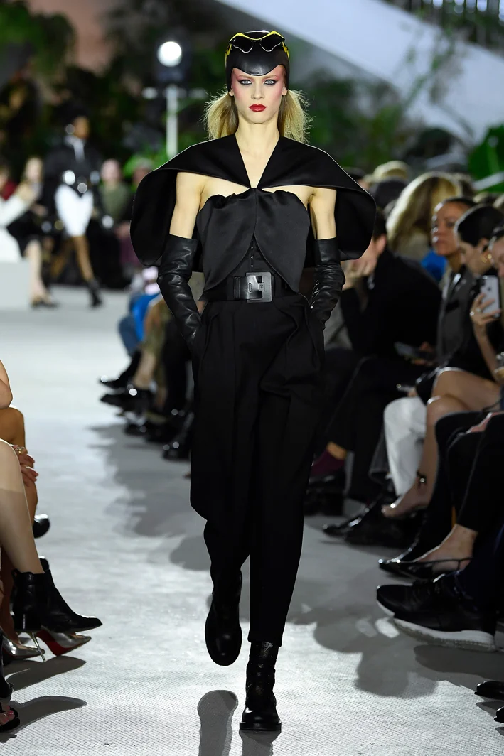 louis-vuitton-cruise-2020-fashion-show-016.jpg