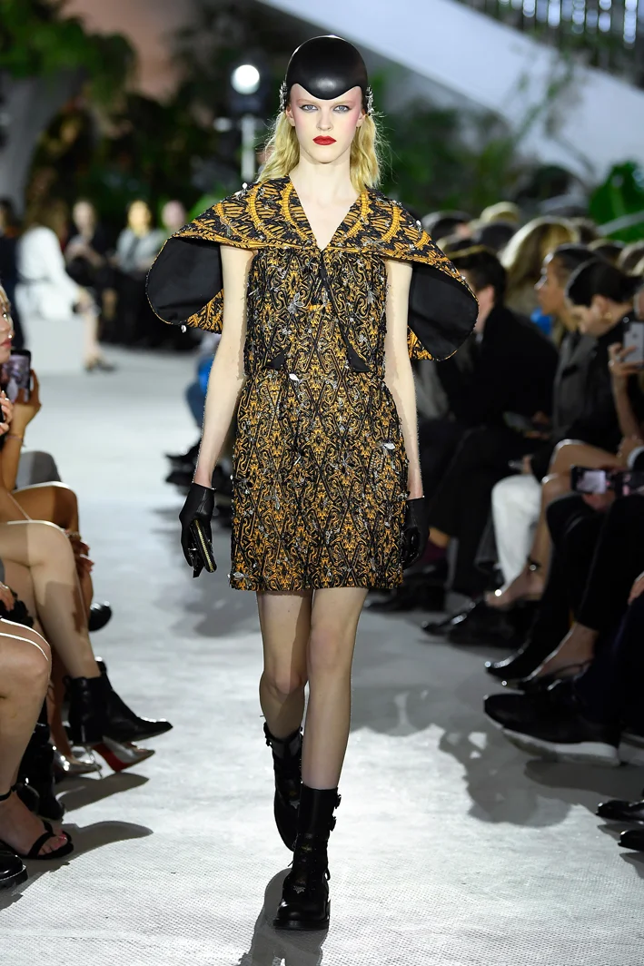 louis-vuitton-cruise-2020-fashion-show-017.jpg