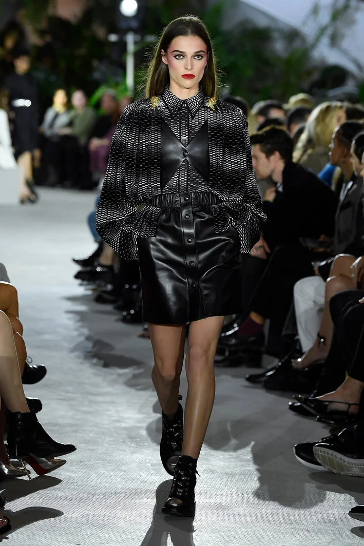 louis-vuitton-cruise-2020-fashion-show-024.jpg