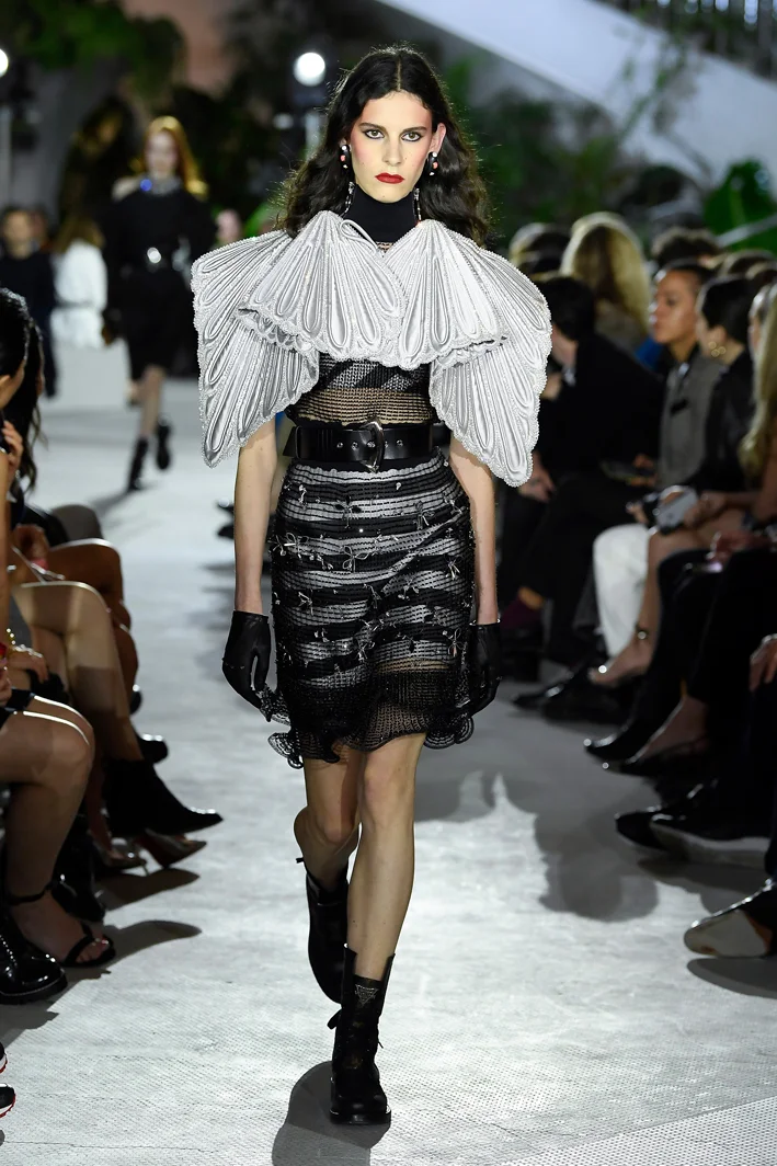 louis-vuitton-cruise-2020-fashion-show-027.jpg