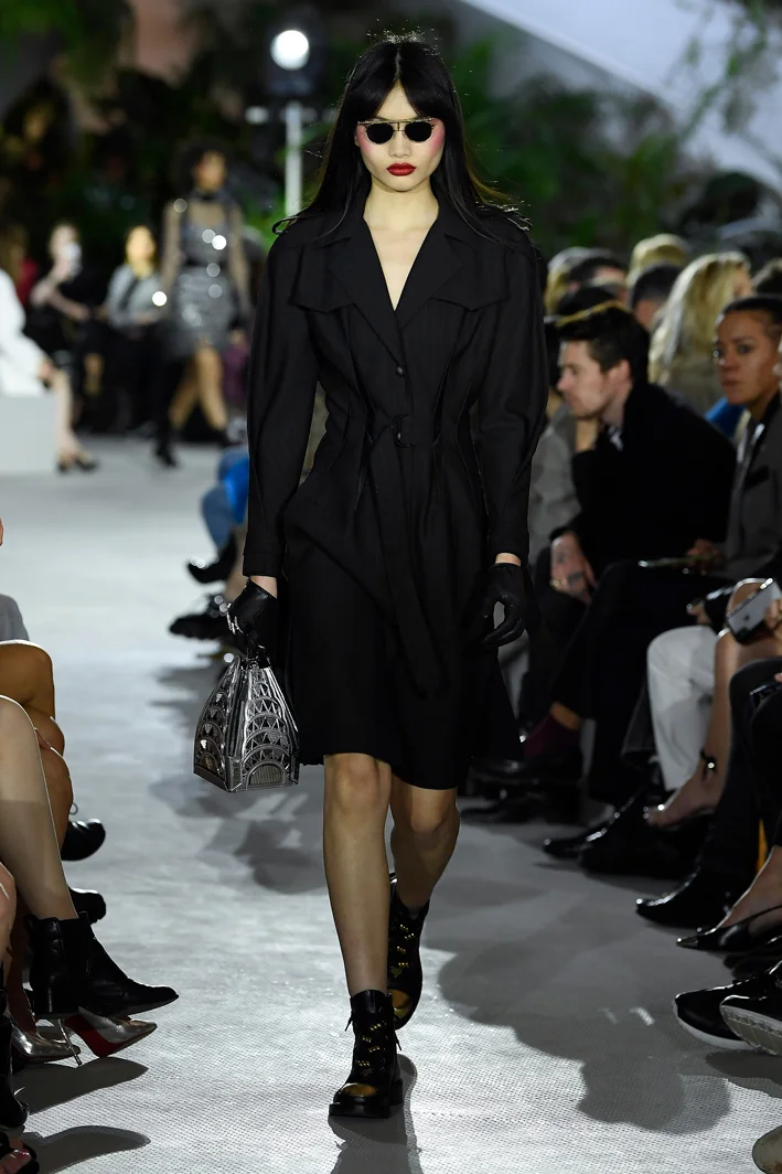 louis-vuitton-cruise-2020-fashion-show-030.jpg