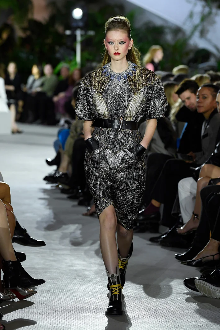 louis-vuitton-cruise-2020-fashion-show-040.jpg