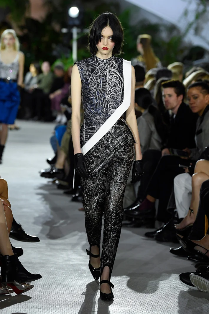 louis-vuitton-cruise-2020-fashion-show-042.jpg