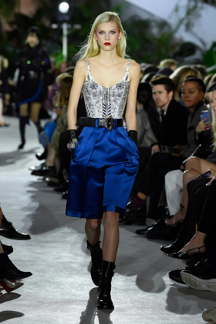 louis-vuitton-cruise-2020-fashion-show-043.jpg