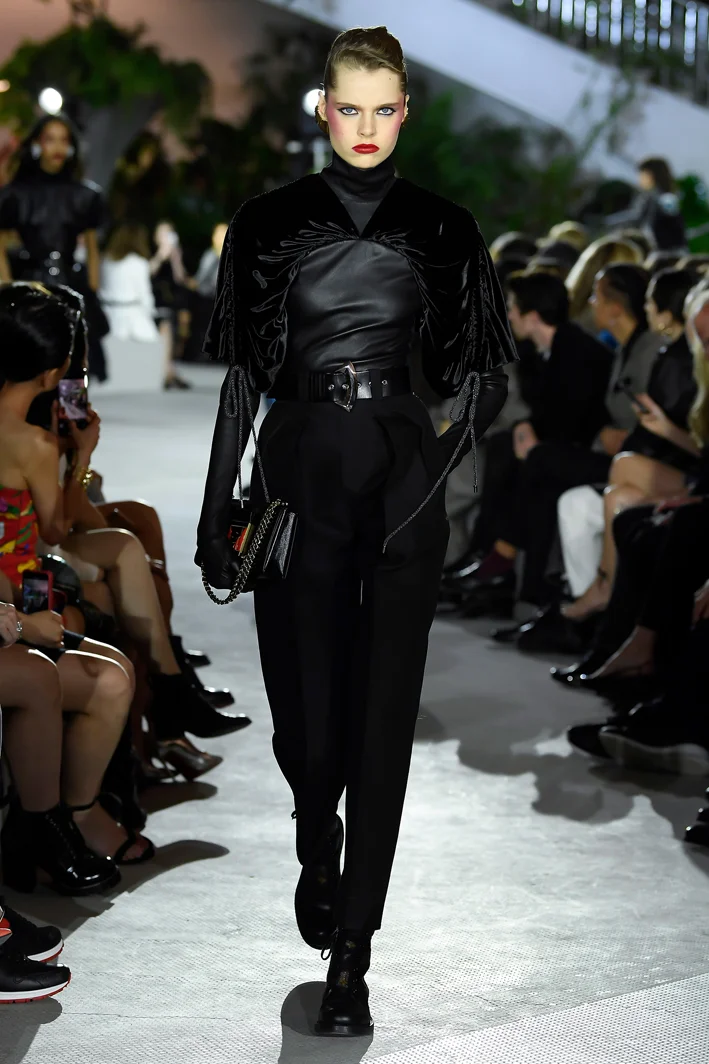 louis-vuitton-cruise-2020-fashion-show-055.jpg