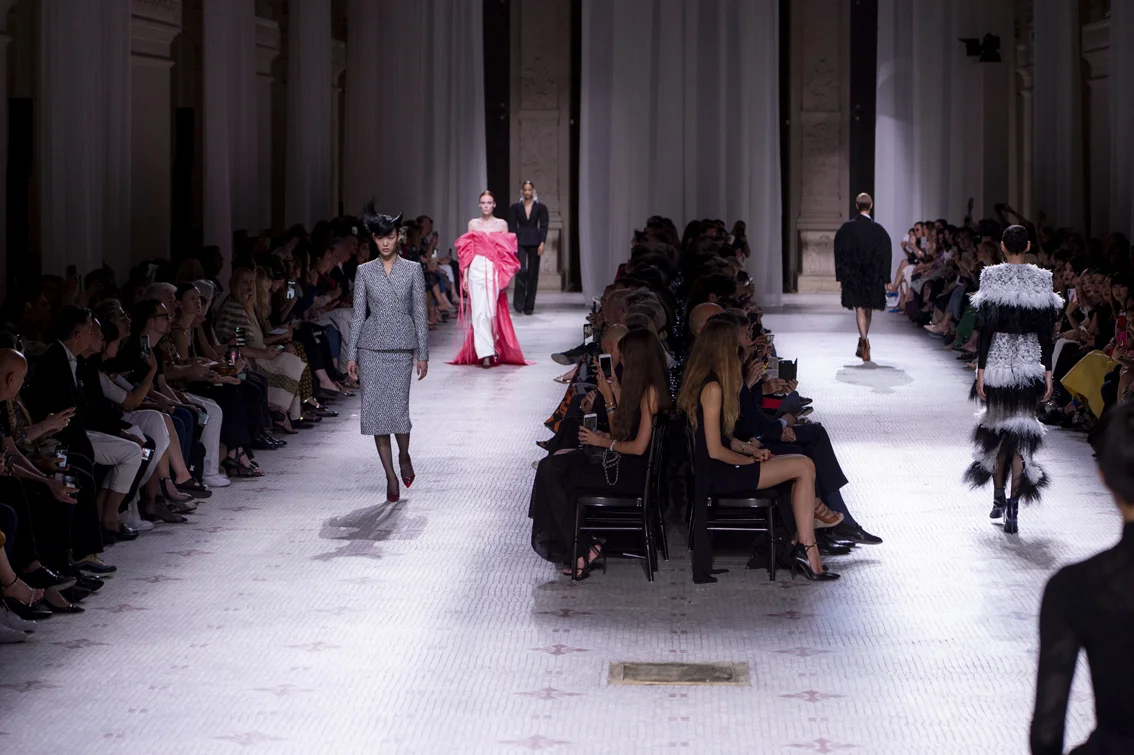 givenchy-hc-rf19-1138.jpg
