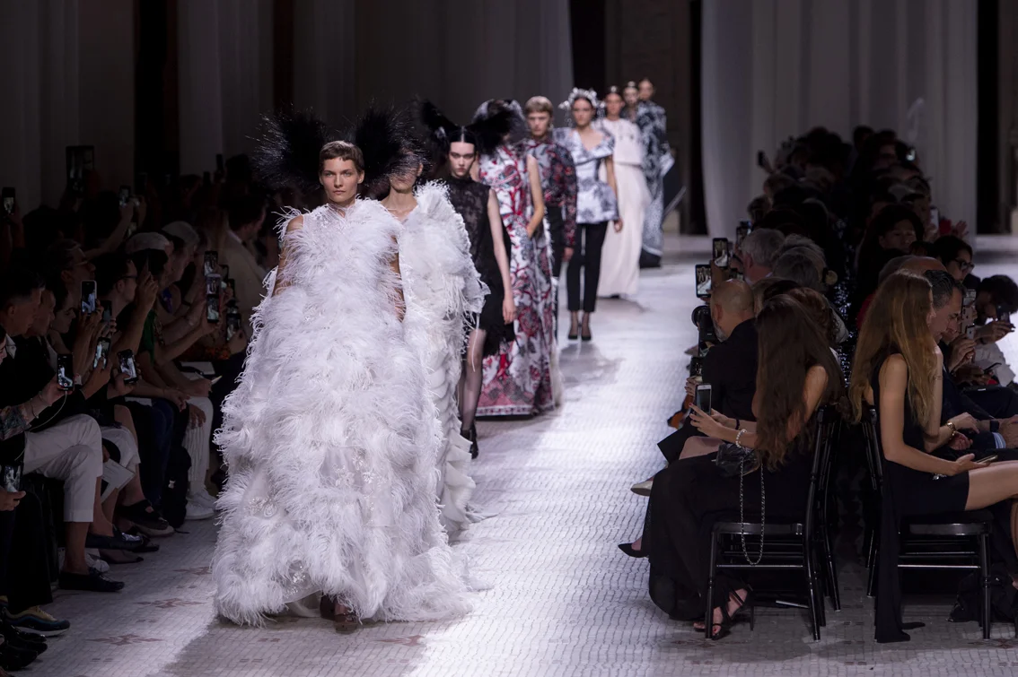 givenchy-hc-rf19-1905.jpg