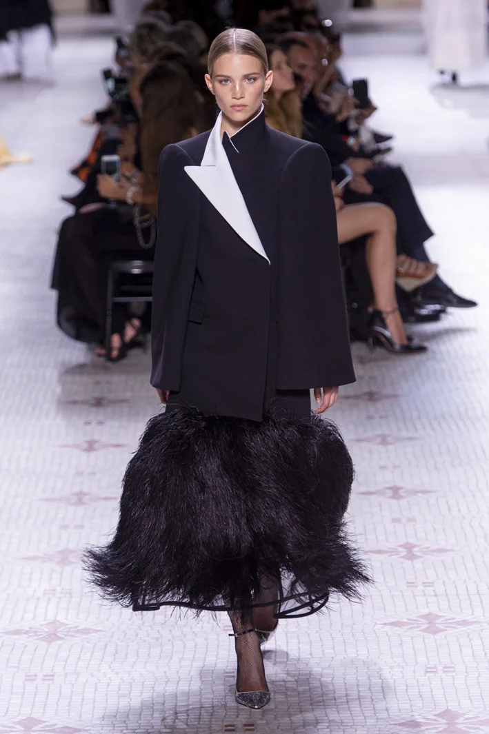 givenchy-hc-rf19-1308.jpg