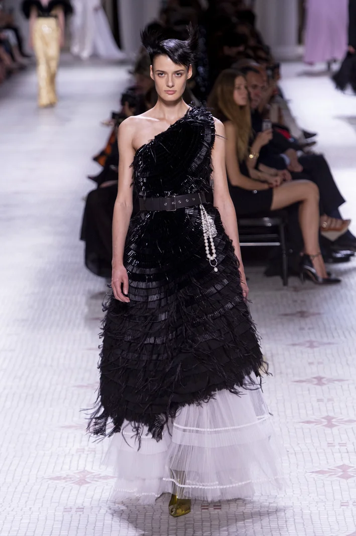 givenchy-hc-rf19-1338.jpg