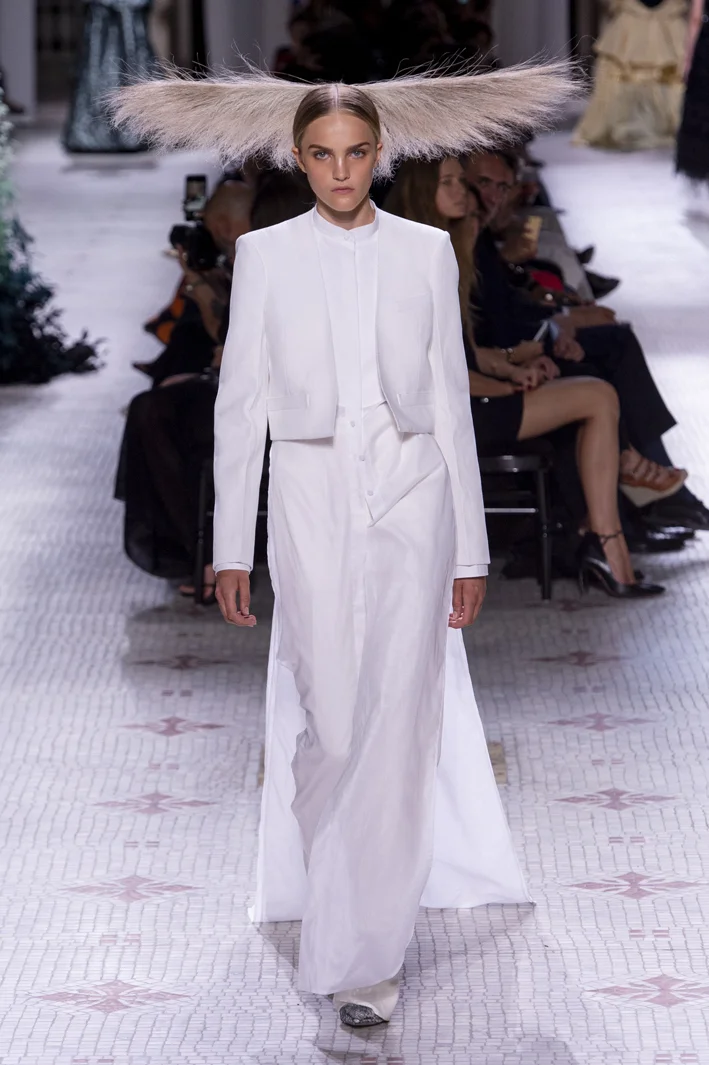 givenchy-hc-rf19-1386.jpg