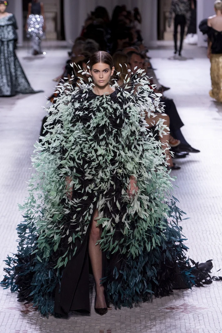 givenchy-hc-rf19-1412.jpg