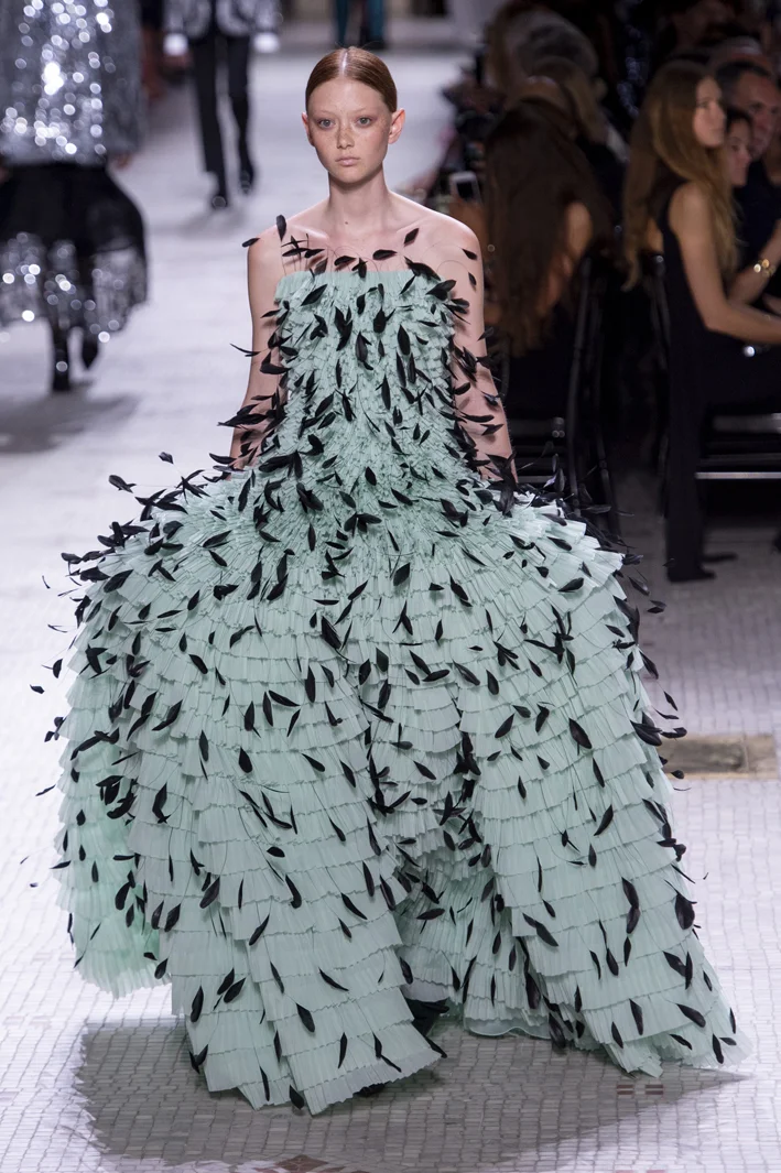 givenchy-hc-rf19-1477.jpg