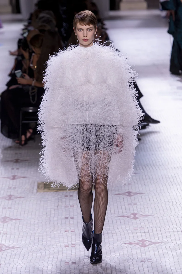 givenchy-hc-rf19-1555.jpg