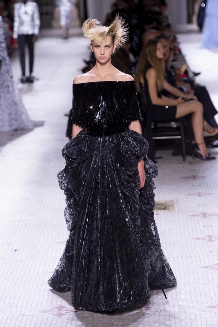 givenchy-hc-rf19-1670.jpg