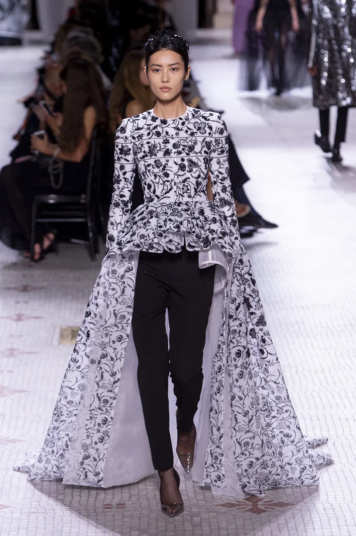 givenchy-hc-rf19-1692.jpg