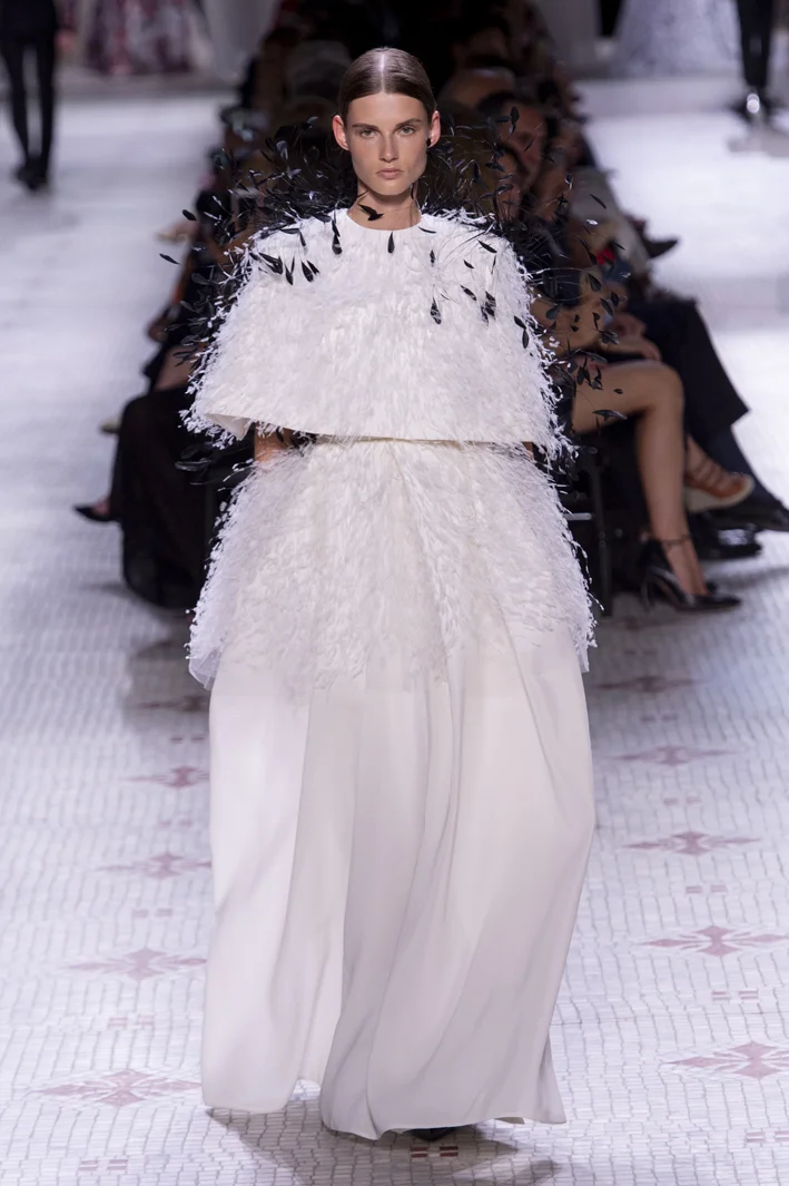 givenchy-hc-rf19-1751.jpg