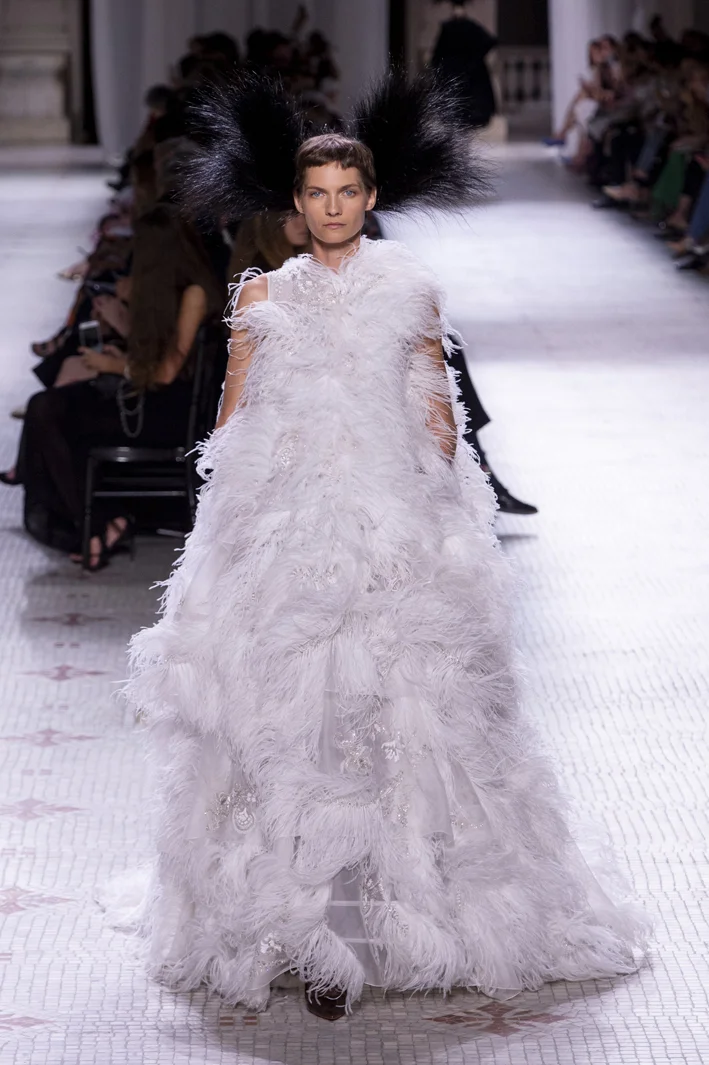 givenchy-hc-rf19-1873.jpg
