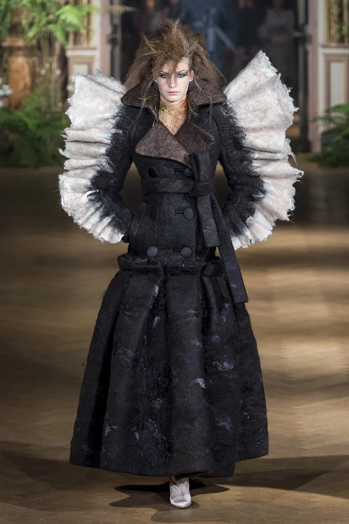 viktor-e-rolf-hc-rf19-2945.jpg
