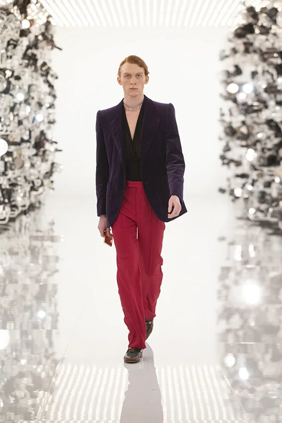 Gucci-fall-2021-aria-fashion-show-the-impression-019-scaled.jpg