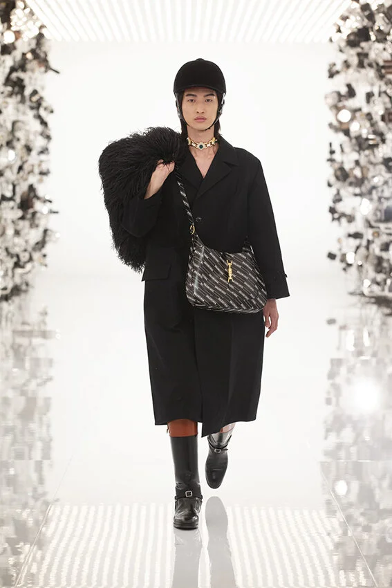 Gucci-fall-2021-aria-fashion-show-the-impression-021-scaled.jpg