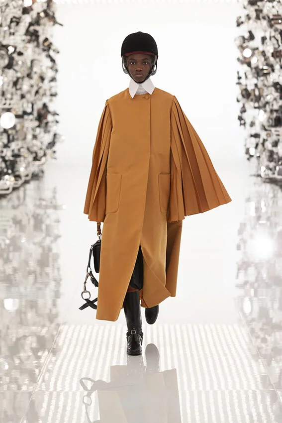 Gucci-fall-2021-aria-fashion-show-the-impression-066-scaled.jpg