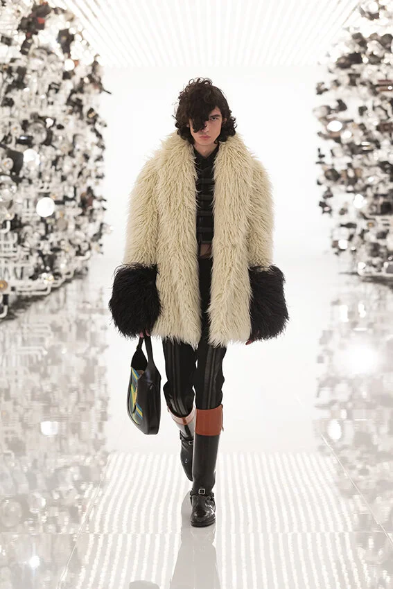 Gucci-fall-2021-aria-fashion-show-the-impression-067-scaled.jpg