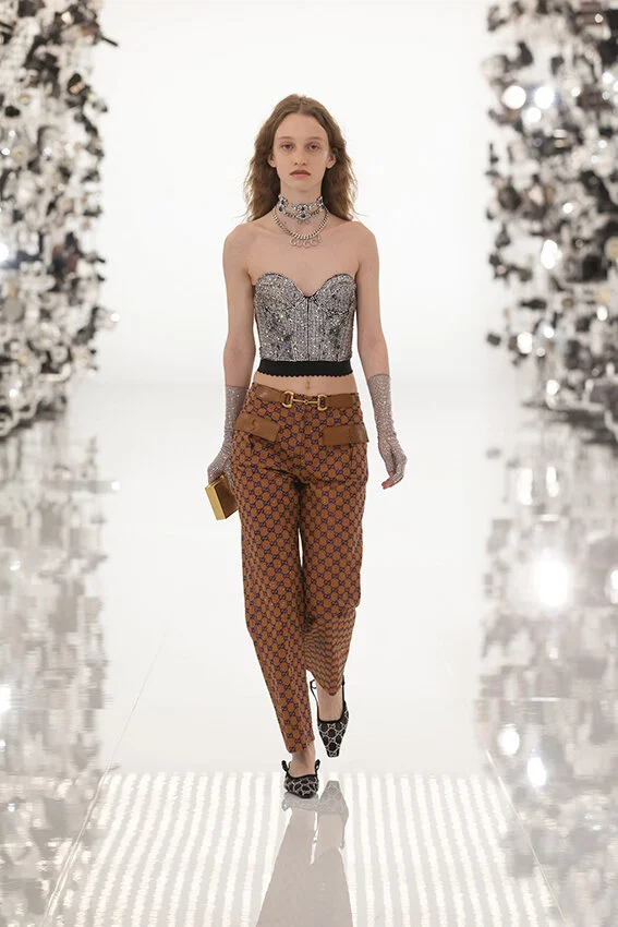 Gucci-fall-2021-aria-fashion-show-the-impression-093-scaled.jpg