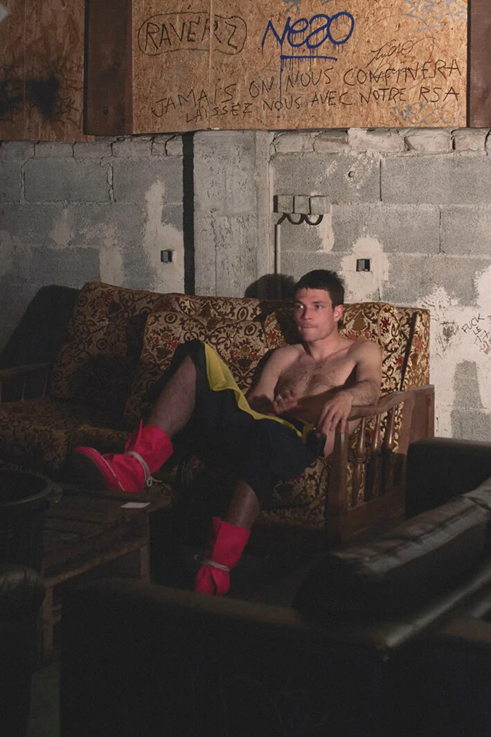 00008-Loewe- Menswear-Spring-22-credit-David-Sims.jpeg