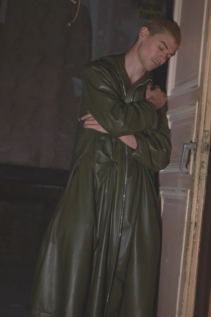00017-Loewe- Menswear-Spring-22-credit-David-Sims.jpeg