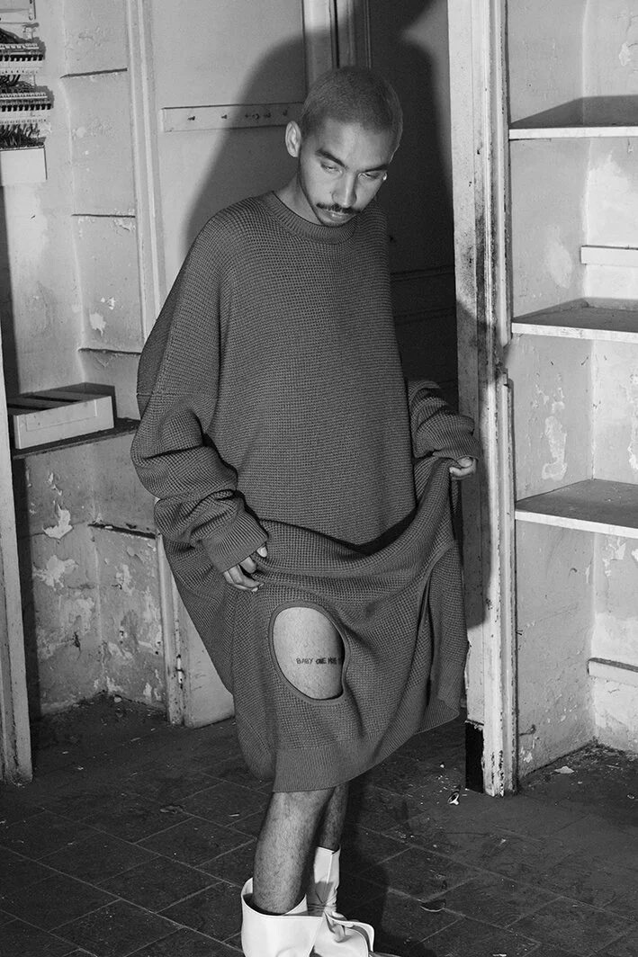 00023-Loewe- Menswear-Spring-22-credit-David-Sims.jpeg