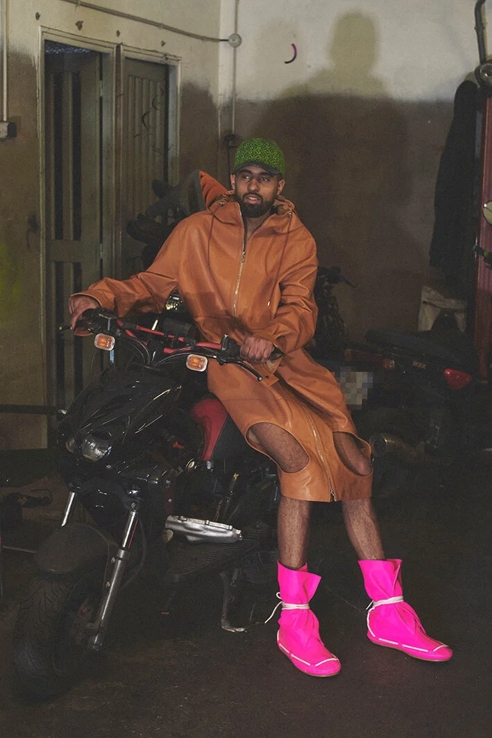 00024-Loewe- Menswear-Spring-22-credit-David-Sims.jpeg