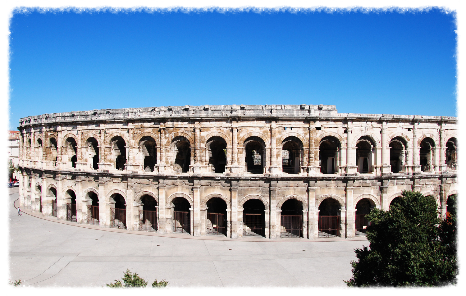 Arenes_de_Nimes_photo_DL_Office_de_Tourisme_Nimes.jpg