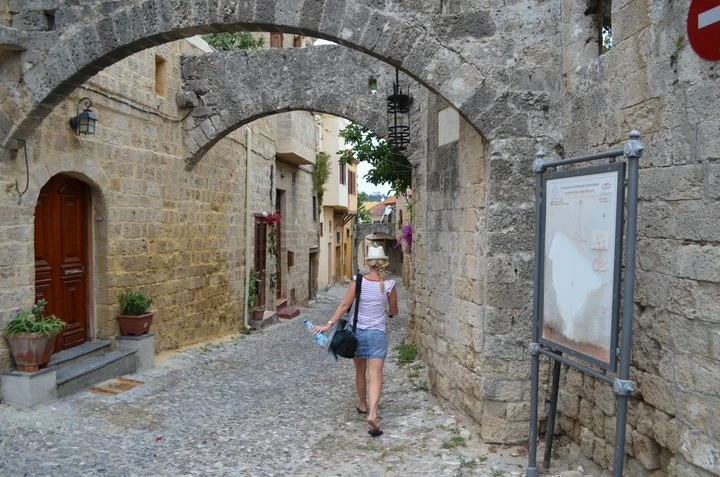 Wandering the cobbled streets of Rhodos