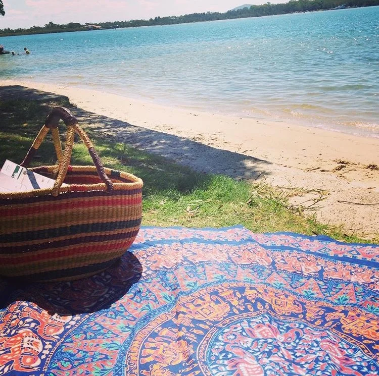 Our lovely customer @lauranhofman picnicking by the sea