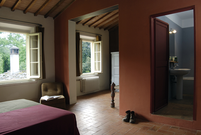 Upstairs bedroom 2.jpg