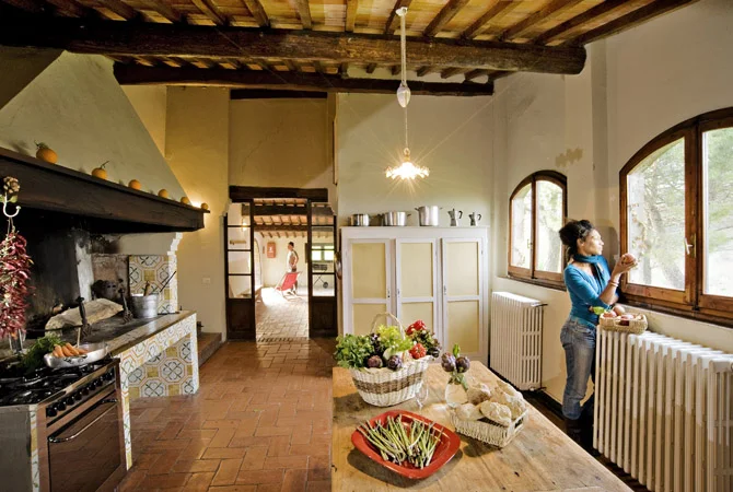 villa kitchen.jpg
