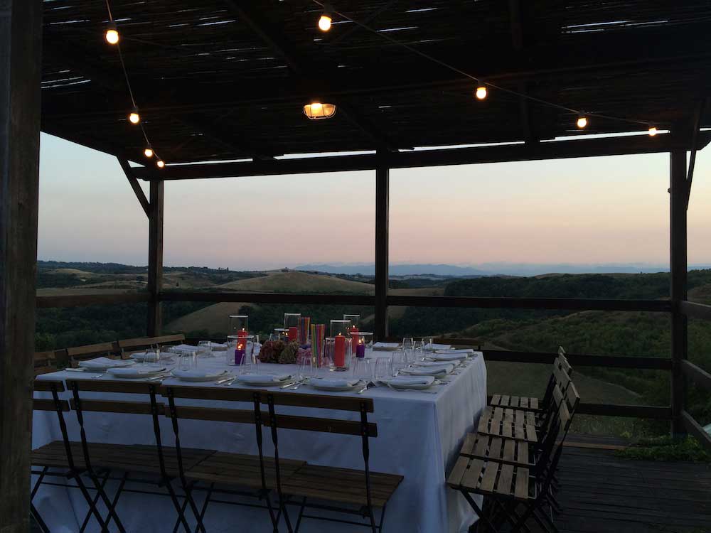 Every year Barbialla Nuova hosts a few, selected events, such as weddings, birthdays, and special occasions. Let our partner, Desinare, cater for you on such occasions...you won't be disappointed. Ogni anno Barbialla Nuova ospita un numero limitato di eventi selezionati, come matrimoni, compleanni, ed altre occasioni speciali. Lasciate che il nostro partner Desinare si occupi del catering per questi eventi...non vi deluderanno.