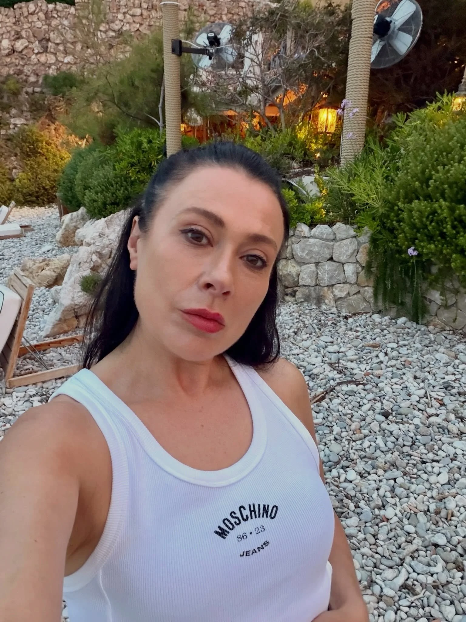 &bull;MOSCHINO JEANS&bull; платье-майка с лого в вашем любимом белом цвете , осталось буквально пару размеров , успевайте девочки! Татьяна Чурилова уже вовсю выгуливает на лазурном берегу новинку! Наряжайтесь в Москино и вы 😘😍 @moschino #moschinoje