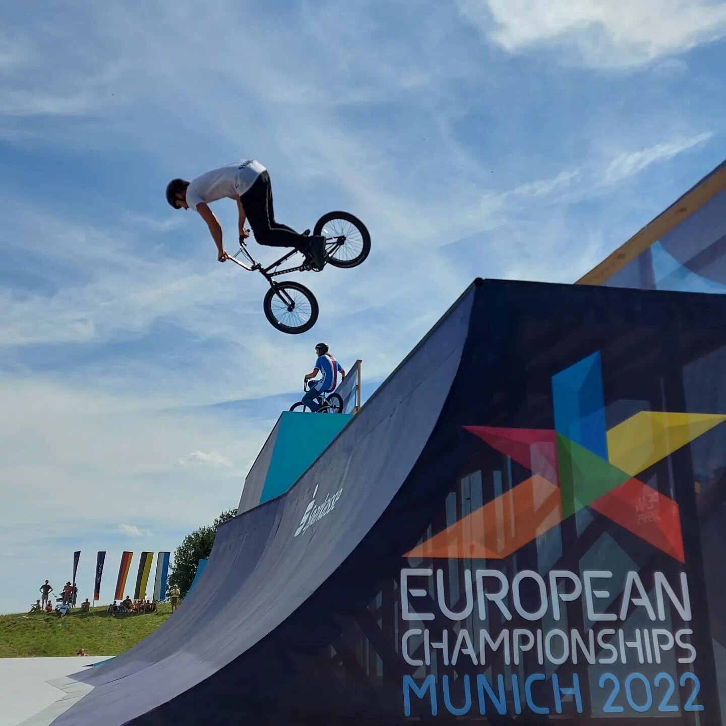 Europas BMX FREESTYLE Elite👍💪👌. Wir feiern das Ding 🥰und geben euch auf alle R&auml;der -30%
#bmx #bmxfreestyle am #olympiapark auf dem #olympiaberg #municheuropeanchampionship 
@sports_and_trends #sports_and_trends