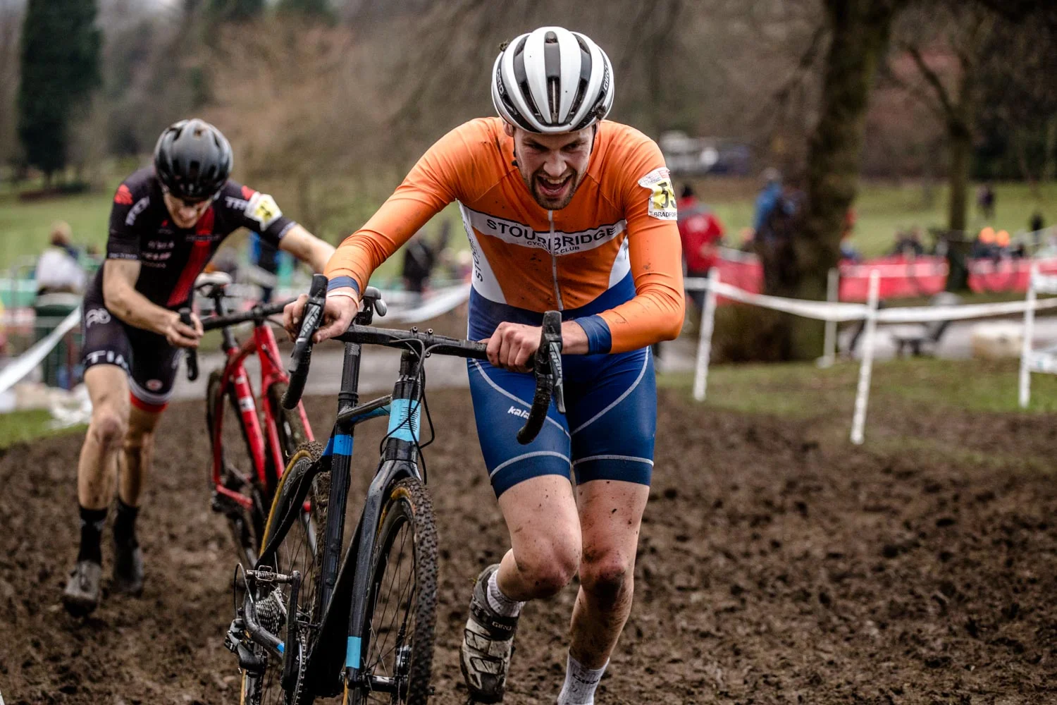Il gruppo di Milano-Sanremo, just before the neutral start of 10km through the streets of Milano