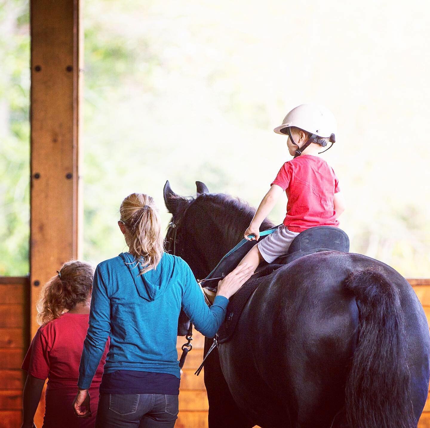 🧡 Therapeutic horsemanship and riding has many benefits&mdash;many of which are well-known&mdash;including:
🔸Overall improved fitness, muscular strength, core strength, posture and balance
🔸Lower blood pressure
🔸Improved breathing patterns and ab