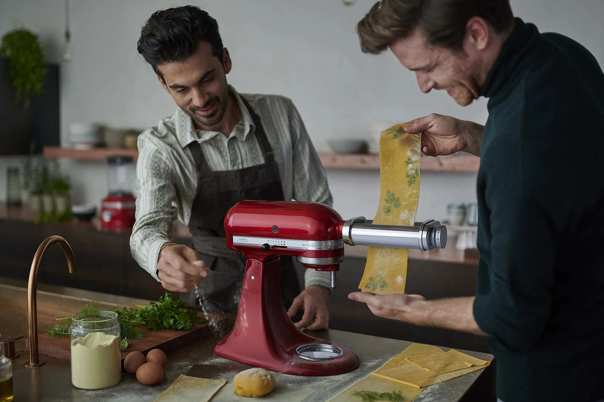 649aa2124b6cc4d6503a1de6_KA_StandMixer175_Model 13_pasta.jpg