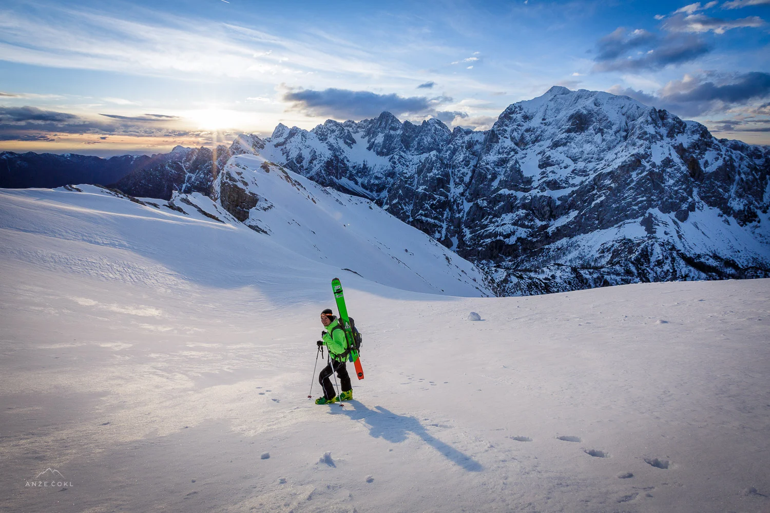 Prebujanje jutra pod severovzhodnim pobočjem Mojstrovke.