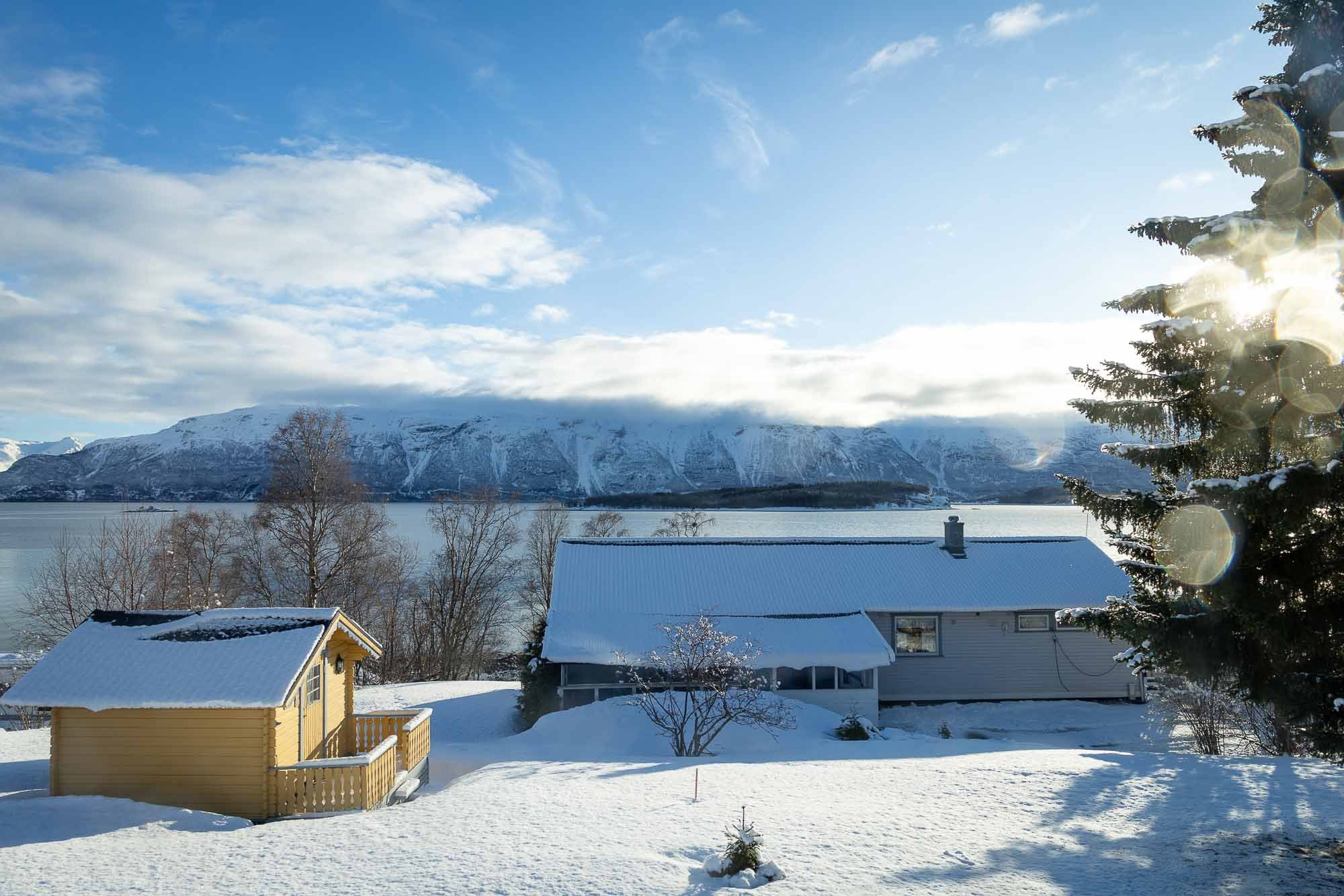 koča zimsko jutro obala