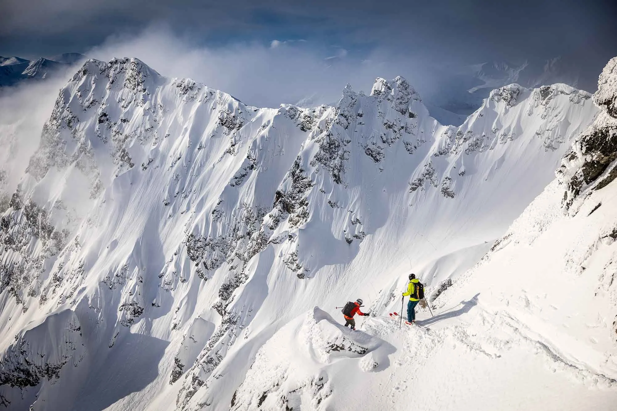 divja gorska pokrajina strm spust