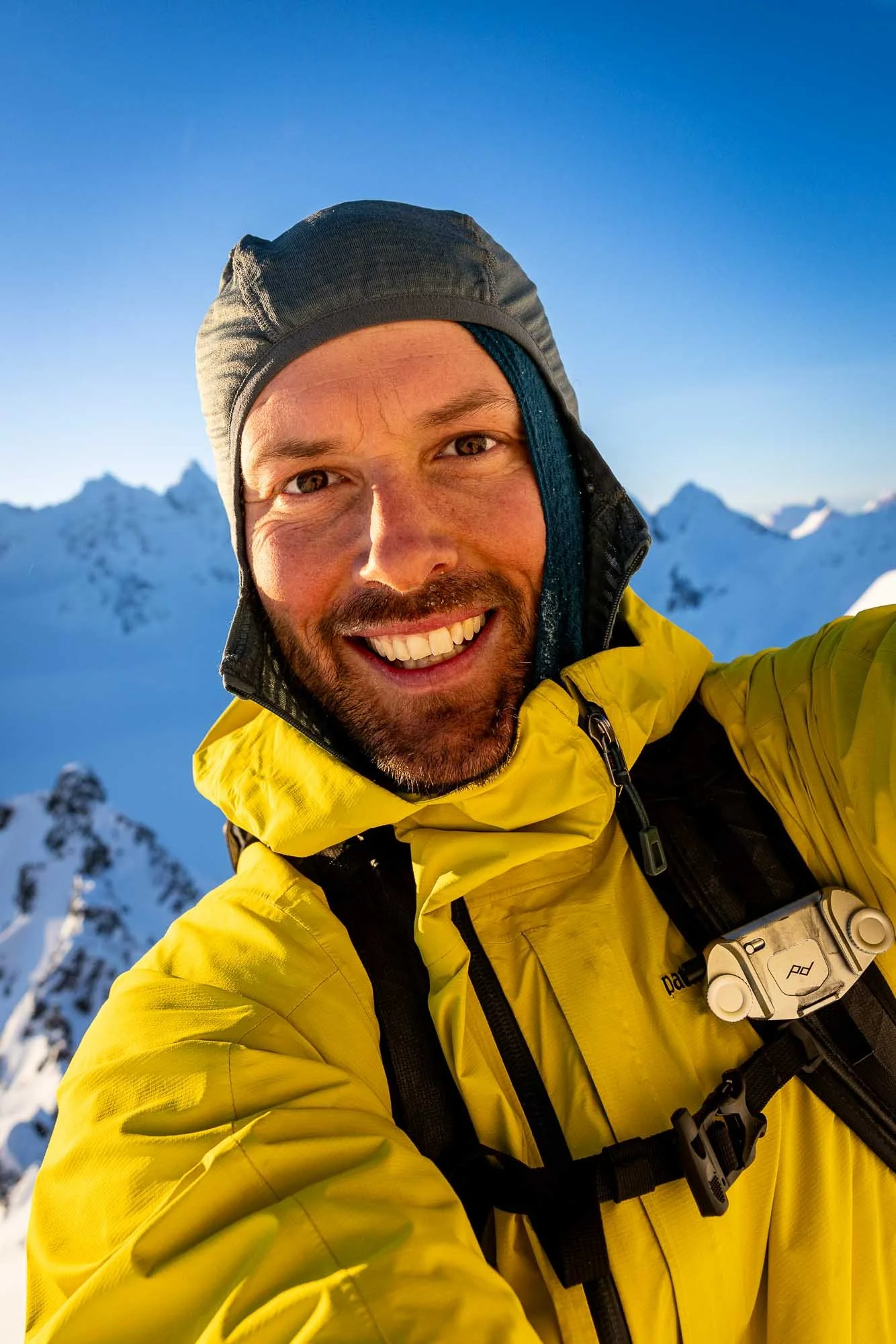 avtoportret na vrhu gore zima